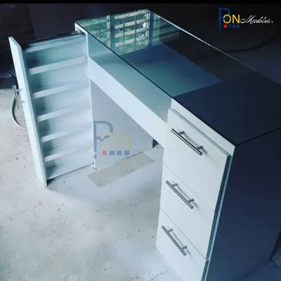 MESA PARA UÑAS CON CAJON VERTICAL.jpg