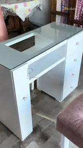 MESA DE MANICURA CON CRISTAL.jpg