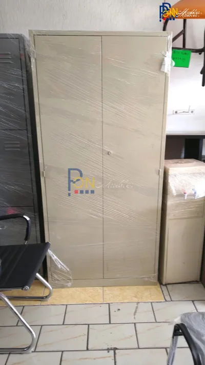 Armario metálico de dos puertas.jpg