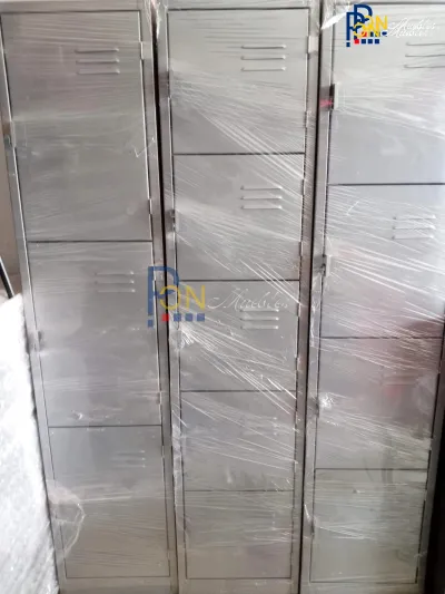 Lockers metálicos de varias puertas.jpg